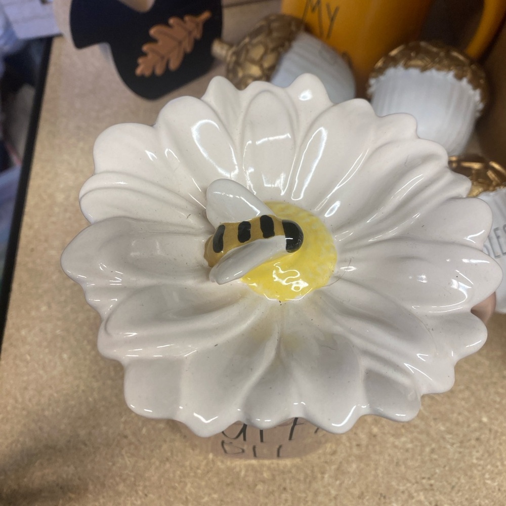 Rae Dunn flower mug with bee
